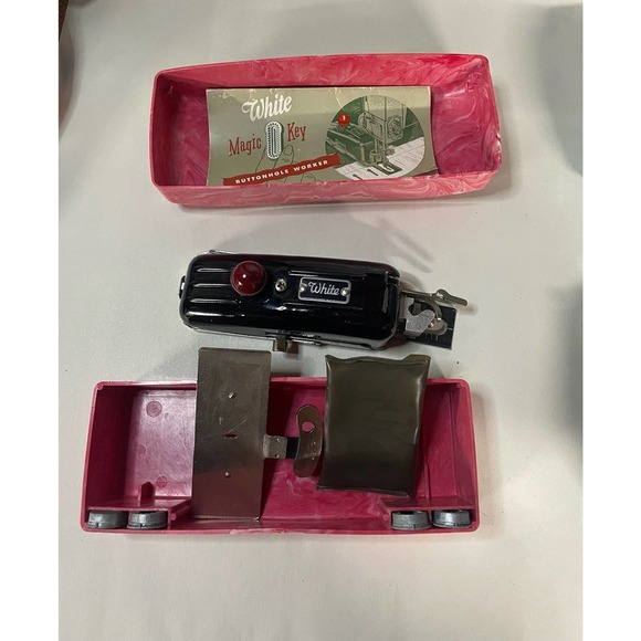 Vintage White Magic Key Buttonholer w/ Bakelite Box W654321N Black - Picture 4 of 4